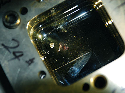 <a href='http://www.n25072.cn/product/3.htm' class='text_a'>模具激光焊機(jī)</a>修復(fù)鏡面模具效果